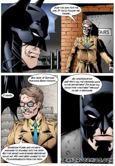 Interrogates Catwoman005