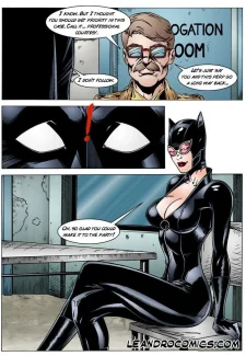 Interrogates Catwoman006