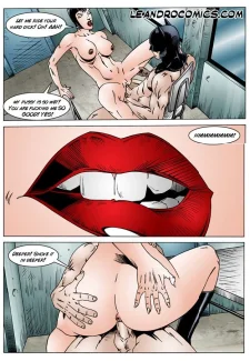 Interrogates Catwoman017